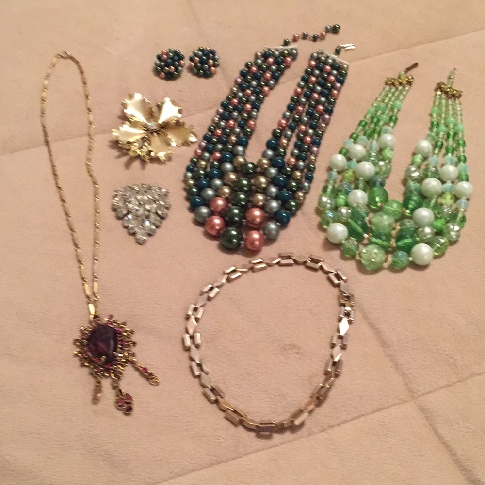 Costume jewelry lot of 7 pieces